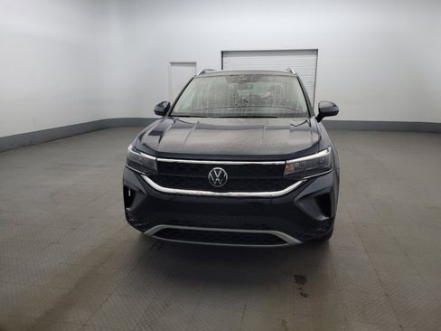 Used 2023 Volkswagen Taos SE w/ Black Wheel Package image 15
