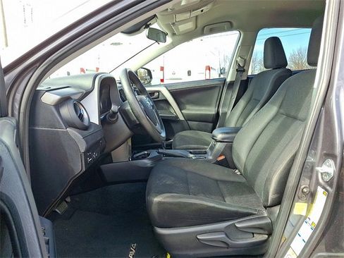 Used 2017 Toyota RAV4 LE image 10