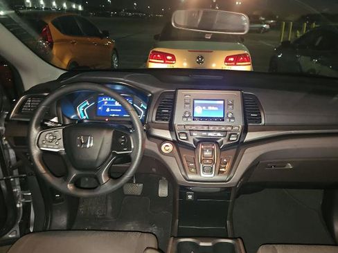 Used 2018 Honda Odyssey LX image 8