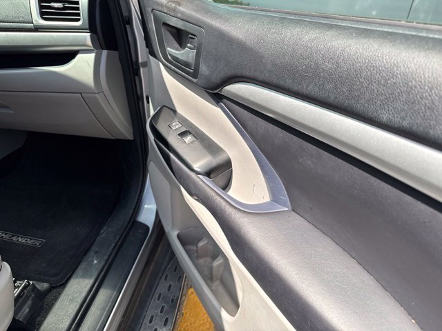 Used 2016 Toyota Highlander XLE FWD image 13