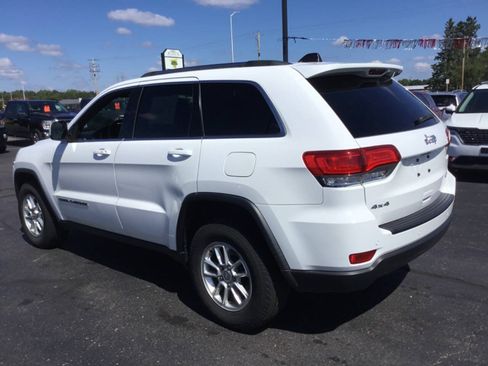 Used 2019 Jeep Grand Cherokee Laredo AWD/4WD image 3
