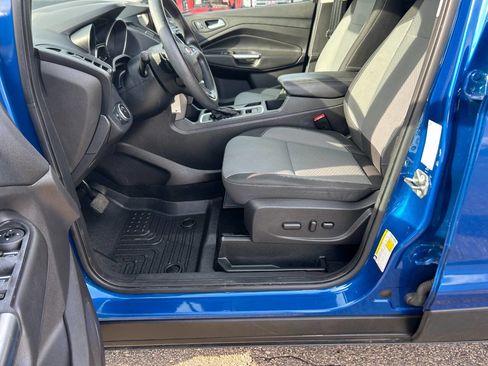 Used 2017 Ford Escape SE w/ Equipment Group 201A image 9