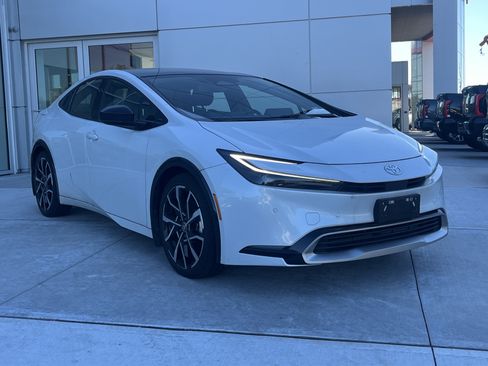 Used 2023 Toyota Prius Prime FWD image 2