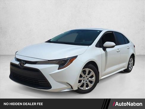 Used 2025 Toyota Corolla LE FWD image 1