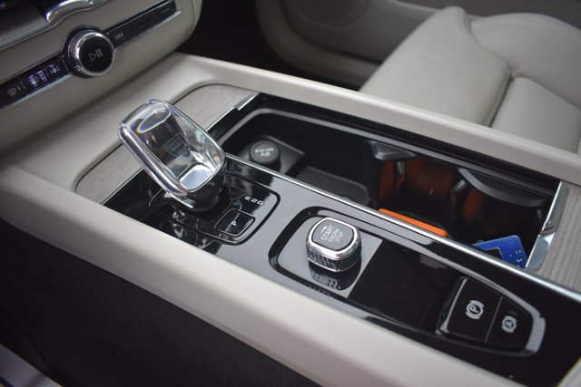 Used 2023 Volvo XC60 B5 Ultimate w/ Protection Package Premier FWD image 29