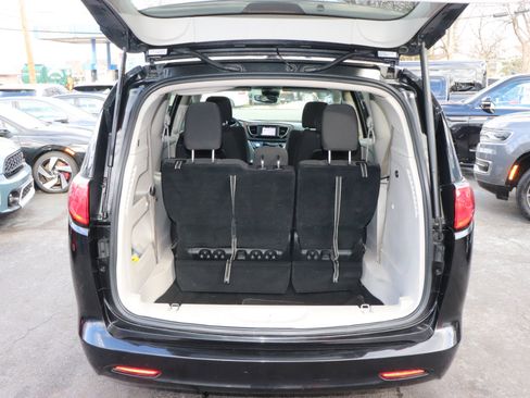 Used 2023 Chrysler Voyager LX image 44
