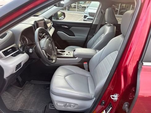 Used 2023 Toyota Highlander XLE AWD/4WD image 20
