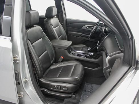 Used 2022 Chevrolet Traverse LT w/ LT Premium Package AWD/4WD image 27
