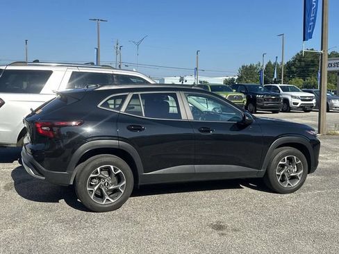 Used 2024 Chevrolet Trax LT FWD image 11