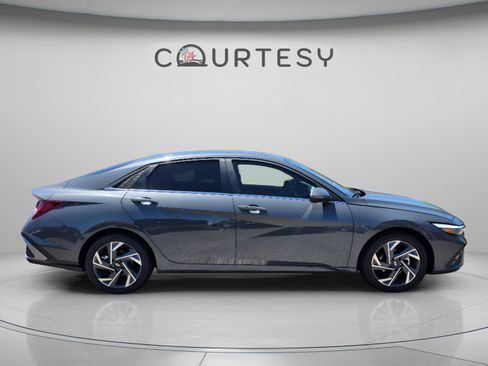 New 2026 Hyundai Elantra Limited FWD image 6
