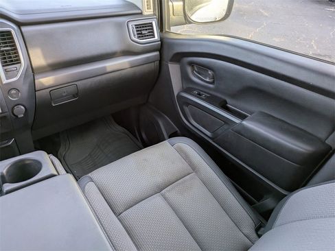 Used 2018 Nissan Titan S image 17