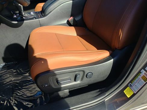 Used 2017 Toyota Highlander Limited FWD image 13