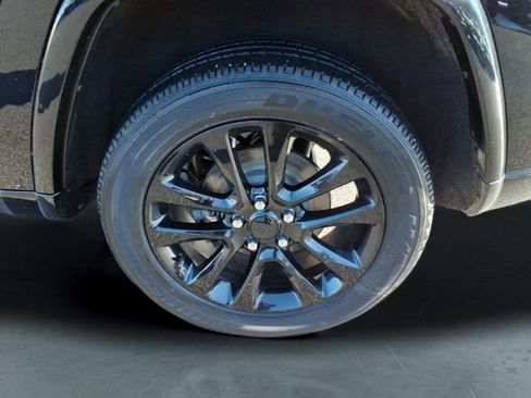 Used 2020 Jeep Grand Cherokee Altitude image 5