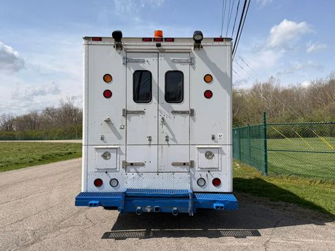 Used 2009 GMC TopKick C4500 2WD Regular Cab image 4