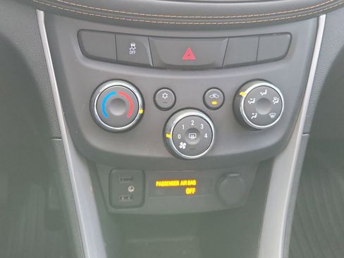 Certified 2020 Chevrolet Trax LT w/ Sun & Sound Package image 26