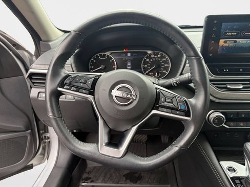 Used 2023 Nissan Altima 2.5 SV w/ SV Premium Package FWD image 11