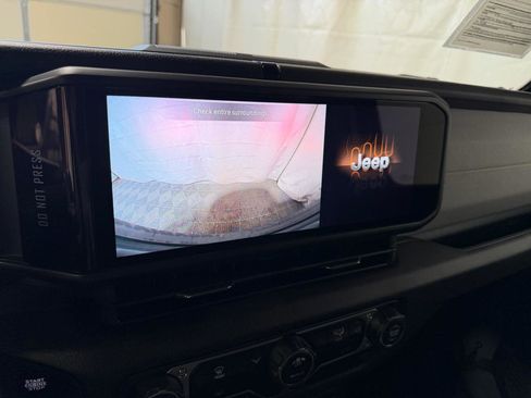 Used 2025 Jeep Wrangler Sport AWD/4WD image 26