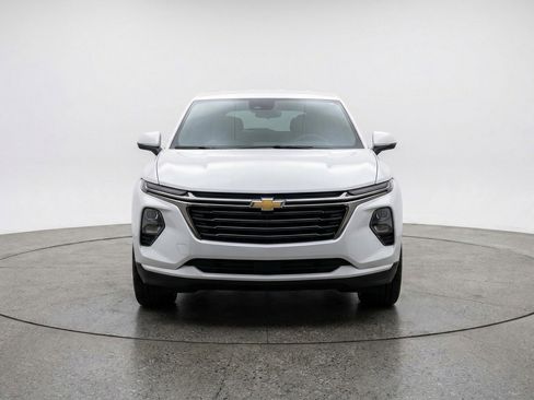 Used 2025 Chevrolet Equinox LT image 2