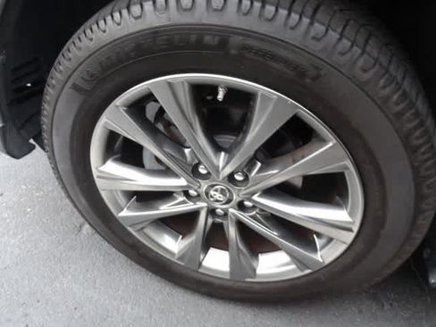 Used 2018 Toyota RAV4 Limited AWD/4WD image 27