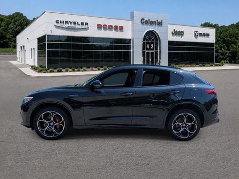 Used 2023 Alfa Romeo Stelvio Veloce AWD/4WD image 3