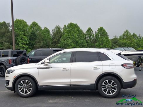 Used 2019 Lincoln Nautilus Select FWD image 2