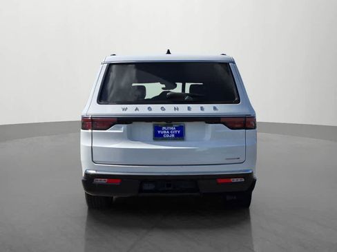 Used 2024 Jeep Wagoneer L Series II RWD image 5
