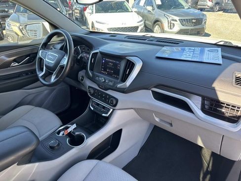 Used 2024 GMC Terrain SLE image 17