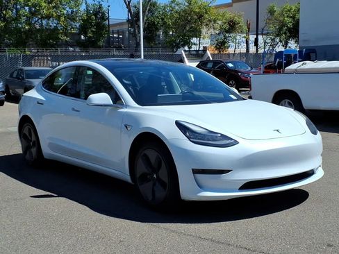 Used 2018 Tesla Model 3 Long Range RWD image 4