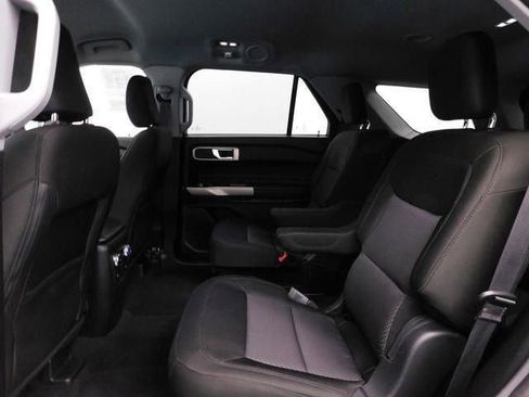 Used 2022 Ford Explorer XLT image 37