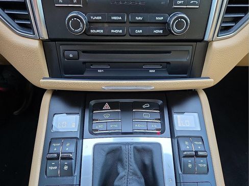Used 2018 Porsche Macan AWD/4WD image 20
