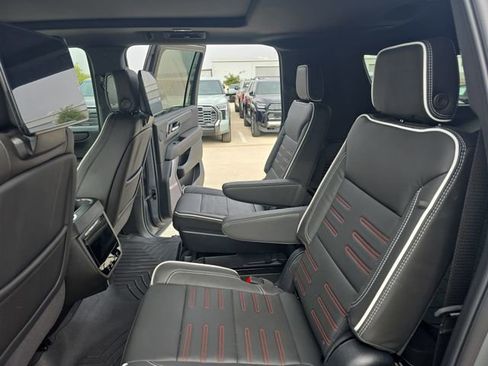 Used 2025 GMC Yukon XL AT4 Ultimate image 15