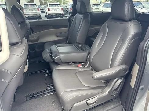 New 2026 Kia Carnival EX FWD image 13