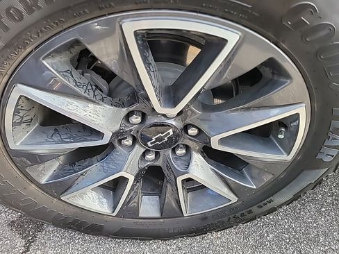 Used 2023 Chevrolet Tahoe Z71 w/ Luxury Package image 13