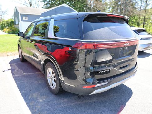Used 2024 Kia Carnival LX FWD image 4