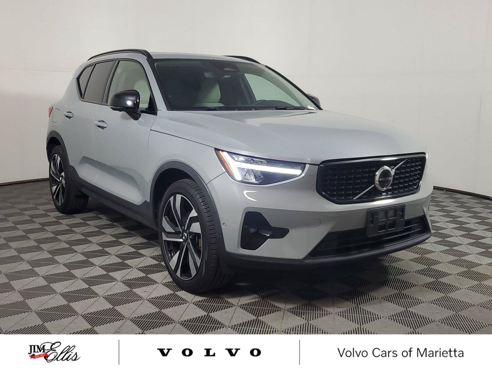 Certified 2024 Volvo XC40 B5 Plus w/ Climate Package AWD/4WD image 1