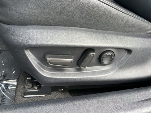 Used 2025 Toyota Camry SE FWD image 15