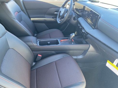 New 2026 Nissan Kicks SR w/ Cold Weather Package image 12