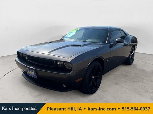 Used 2014 Dodge Challenger SXT RWD image 1