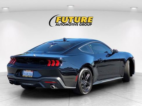 Used 2025 Ford Mustang Coupe image 9