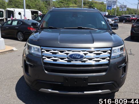 Used 2018 Ford Explorer XLT w/ Equipment Group 202A AWD/4WD image 4