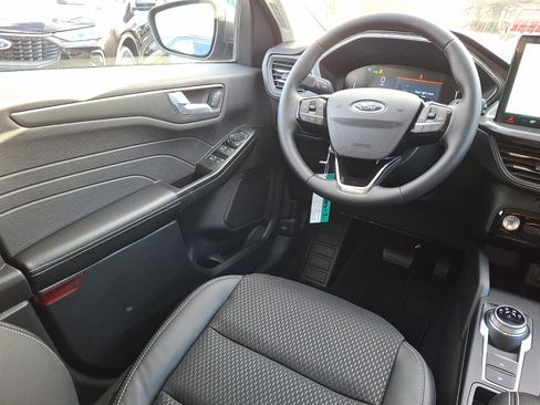 New 2026 Ford Escape SE w/ Class II Trailer Tow Package FWD image 9