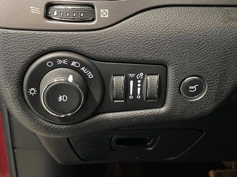 Used 2020 Jeep Cherokee Limited image 23