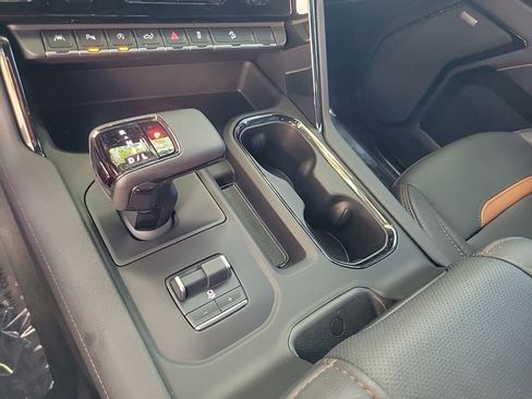 Used 2025 GMC Sierra 1500 AT4 w/ AT4 Premium Package AWD/4WD image 13