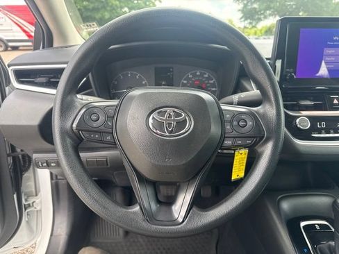 Used 2025 Toyota Corolla LE FWD image 28