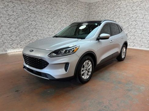 Used 2020 Ford Escape SE FWD image 3