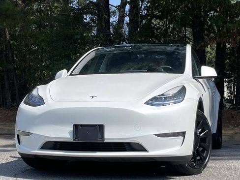 Used 2021 Tesla Model Y Long Range image 1