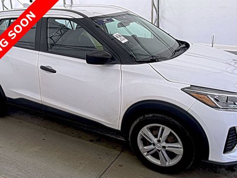 Used 2023 Nissan Kicks S FWD image 3