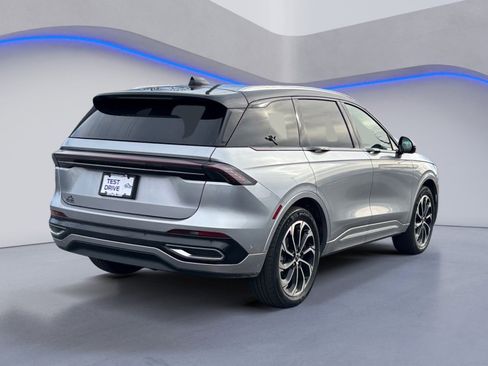 Used 2024 Lincoln Nautilus Reserve image 10