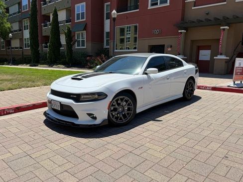 Used 2018 Dodge Charger R/T RWD image 2