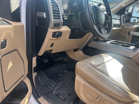 Used 2017 Ford F250 Lariat w/ Lariat Value Package AWD/4WD image 7